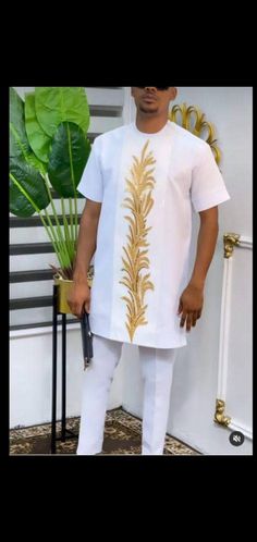 A well tailored embroidery White kaftan for men. Men Kaftan Designs Latest, White Kaftan For Men, Men Kaftan Designs, Latest Kaftan Designs, Men Wedding Dress, Agbada Design, Kaftan For Men, Men Kaftan, White Kaftan