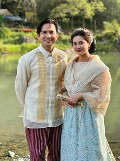 Barong Tagalog At Barot Saya, Barong At Saya, Filipino Fashion Traditional, Filipina Hairstyles, Filipina Outfit, Grad Pictorial, Crisostomo Ibarra, Philippine Costume