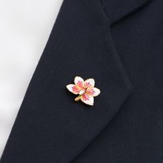 Gold-plated and hand-painted brooch / stickpin with real mini orchid. Flower brooch, real flower brooch, orchid flower brooch, shirt brooch 2024 Gold, Orchid Jewelry, Orchid Flower, Jewelry Wedding, Flower Brooch, Real Flowers, White Rose, White Roses, Brooch Pin