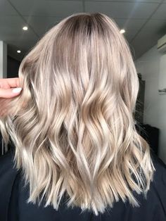 "Champagne Bronde" Blends Summer and Fall Hair-Color Trends | Allure Hair Colors Trending, Caramel Blonde Hair Color, Ash Blonde Hair Dye, Ash Blonde Hair Balayage, Champagne Blonde Hair, Champagne Hair, Warm Blonde Hair, Bleach White