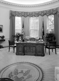 the oval room in the white house is empty