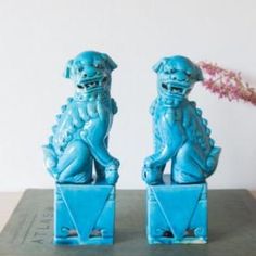 two blue foo foo statues sitting next to each other