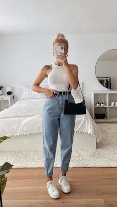 Stile Casual Chic, Mom Jeans Outfit, Japan Outfit, Outfit Primavera, Professional Style, Casual Day Outfits, Elegante Casual, Outfit Jeans, Mode Casual