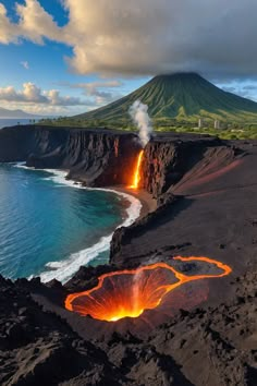 Hawaii&#8217;s Hotspots: A Volcanic Adventure 🌋 Earth Pictures, Hail Storm, Old Tree, First Snow, Lightning Strikes, Snow Storm, Rare Photos, Our Planet, Mother Earth