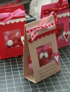 a valentine's day treat bag is shown on the app store page, with instructions to make it