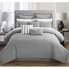 the comforter is clean and ready to be used in this bedding set,