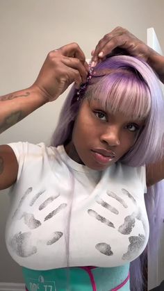 Soft Lavender Hair Colors for a Dreamy Style Purple Wig Ideas, Pretty Hairstyles Black Women, Unique Wig Colors, Creative Wig Hairstyles For Black Women, Purple Hair Photoshoot, Purple Wig Hairstyles, Pink And Purple Braids, Black And Pink Wig, Black Hair With Purple Highlights