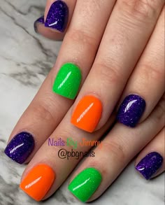 Halloween Nails Sns Powder, Dip Nails For Halloween, Black Ombre Dip Powder Nails, Revel Nail Dip Powder Ideas Halloween, Nails Color Combinations, Halloween Nail Colors Gel, Halloween Dip Powder Nail Ideas, Easy Halloween Gel Nail Designs, Halloween Nails Shellac