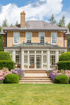 luxury conservatory inspiration idea Georgian House Renovation, Orangeries Extension, Conservatories Ideas, Conservatory Extension Ideas, Home Extension Ideas, Orangery Extension Kitchen, Orangery Interior, Regency Architecture, Modern Conservatory