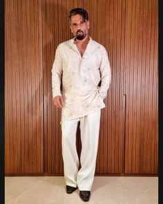 Mens Kurta Designs Wedding, Diwali Outfits Men, Nawabi Style Men, Indian Wedding Outfits For Men, Dhinchak Pooja, Groom Indian Wedding Outfits, Traditional Indian Mens Clothing, Suniel Shetty, Indian Wedding Suits Men