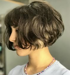 Short Hair Jaw Length, French Pixie Haircut With Bangs, French Bob Thick Wavy Hair, Chin Length Wavy Bob With Bangs, Short Wavy Hair With Layers And Bangs, Short Hair Cuts For Women With Wavy Hair, Chin Length Hair Wavy, Wavy French Bob With Bangs, Jaw Length Bob With Bangs