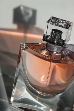 La Vie Est Belle Perfume, Lancome La Vie Est Belle, Lancome Perfume, Patchouli Perfume, Fragrance Photography, Perfume Photography, Fragrances Perfume Woman, Victoria Secret Fragrances, Perfume Collection Fragrance