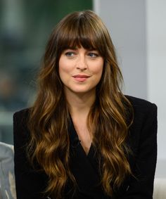 Dakota Johnson Hair, Bangs Fringe, Melanie Griffith, Mtv Movie Awards, Long Hair With Bangs, Haircuts With Bangs, Hair Envy, Dakota Johnson