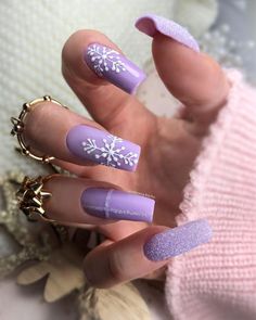 Snowflake Nail Design, Nail Art Noel, Snow Nails, Snowflake Nail, January Nails, Purple Nail Designs, Winter Nails Acrylic, Sweater Nails, Purple Nail