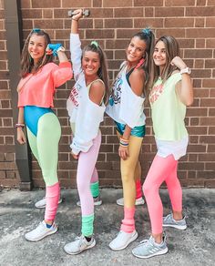 80s Outfits Spirit Week, Girl Group Halloween Costumes, Spirit Week Outfits, Cute Group Halloween Costumes, Halloween Costumes For Teens Girls, Carnaval Costume, Bff Halloween Costumes, Trio Halloween Costumes