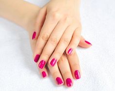 How to get (and keep!) the best manicure possible Fix Broken Nail, Gel Nail Removal, Nail Problems, Spa Manicure, Nail Effects, Broken Nails, Skin Care Spa, Wedding Nails For Bride, Glitter Nail Polish