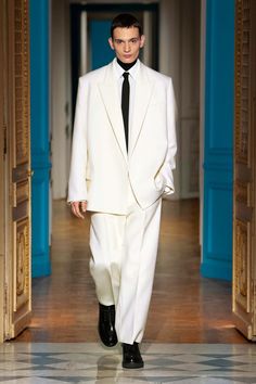 Valentino Fall 2024 Menswear Fashion Show | Vogue Masculine Wardrobe, Couture Menswear, Valentino Suit, Valentino Menswear, Black And White Suit, Classy Fits, Valentino Fashion, Fashion Boy