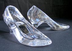 Vintage ONEIDA Over 24% Lead Crystal Hand Cut Blown Pump Shoes Two Pair Clear Cinderella Cake Topper Cinderella Cake Topper, Quince Party, Ring Box Proposal, Cinderella Slipper, Cinderella Cake, Proposal Ring Box, Dialogue Prompts, Pretty Princess, Writing Dialogue