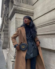 Minimalist Fashion Fall, Art Sinistre, Black Academia, Turtleneck Styling, Black Femininity Aesthetic, Hacks To Try, Styling Hacks, Black Femininity, Fall Outfits For Work