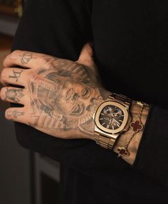 Lifestyle Tattoo Men, Hand And Arm Tattoos For Guys, Gold Rolex Mens, Wrist Tattoo For Men, Hand Tats Men, Wrist Tattoos Men, Mens Neck Chains, Dope Jewelry Accessories, Hand Tats