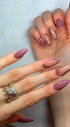 Discover 32 Fall Nails You Need to Try This Year! From chic Fall Gel Nails to Her Nails looks that will leave you obsessed, these Sophisticated Fall Nails are perfect for the season. Get inspired with Fall 24 Nails and Cute Nails For Fall that add a festive touch. Whether you're looking for Nail Inspo Thanksgiving or Classy Acrylic Nails, we’ve got the ultimate Nagel Inspo. Stay on top of the Nails Trends Fall 2024 with Classy Nail Colors Fall and Trending Nail Inspo 2024 for a flawless manic... Classy Nude Nail Designs 2024, Unghie Sfumate, Nagellack Trends, Wow Nails, Simple Gel Nails, Casual Nails, Makijaż Smokey Eye