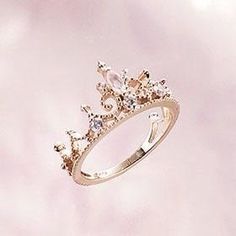 Crown - Great Idea for Promise ring!! Anting Manik, Crown Ring Princess, Rings For Her, Morganite, Little Princess, Bling Bling, Promise Rings, Girly Things