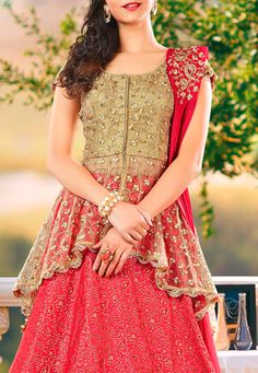 Long Saree Blouse Designs, Latest Lehenga Blouse Designs, Choli Blouse Design, Long Blouse Designs, Lehenga Choli Designs, Gold Lehenga, Lehnga Dress, Lehenga Blouse Designs, Choli Designs