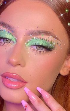 glowing makeup Edc Makeup, Editorial Make-up, Gem Makeup, Summer Makeup Trends, Make Up Designs, Rhinestone Makeup, Cute Eye Makeup, Rave Makeup, Green Makeup