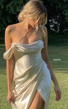 Prom Dress Simple, Simple Evening Dress, Prom Dresses Simple, Off Shoulder Wedding Dress, Floor Length Prom Dresses, Prom Dress Inspiration, Long Prom Dresses, Dress Simple, Prom Outfits