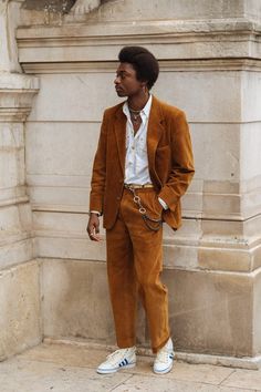 Male 70s Fashion, 70s Mens Fashion, 70s Mode, 60s Men, Street Style Paris Fashion Week, Outfit Essentials