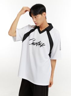 Product Detail Style : Street, Sporty Occasion : Back to school Type : Men, TShirts Print : Graphic Material : Cotton Sleeve : Short sleeve Neck : Collar Fit : Oversize fit Cotton100 Color : White, Black Made in Korea Model Size Model is wearing size M/L and the color White. Height : 5'9" | 176cm / Top : M / Bottom : L (30 inch) .prddescription table, .prddescription td, .prddescription th { border : 1px solid black; border-collapse : collapse; padding: 10px; } Size(Inch) Size Shoulder Bust Slee College V-neck Graphic Print T-shirt, Black Short Sleeve Baseball Jersey For College, Black Short Sleeve College Baseball Jersey, Casual White Baseball Jersey, White Varsity Jersey T-shirt, White Jersey T-shirt For Summer, White Varsity T-shirt For Streetwear, White Baseball Jersey With Letter Print For Streetwear, Black Short Sleeve Shirt For College