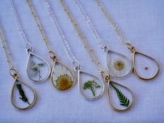 Our Large Teardrop frame is a stunning classic and available in a variety of real preserved botanicals. Choose from a 24k gold or .999 sterling silver plated finish. Baby’s Breath is a symbol of purity of heartDaisy is a symbol of hopeLavender: is a symbol of devotion and virtueAlyssum is a symbol of beautyThe Mustard Seed is a symbol of faithThe Fern is a symbol of sincerityThis frame is also available with a black background in our Cameo Collection here.Pendant hangs from a gold or silver plat Botanical Pressed Flower Wedding Jewelry, Delicate Oval Jewelry With Pressed Flowers, Delicate Oval Pressed Flower Jewelry, Unique Teardrop Necklace For Anniversary, Dainty Teardrop Nickel-free Necklace, Nature-inspired Teardrop Pendant Jewelry For Gifts, Nature-inspired Teardrop Pendant Jewelry Gift, Gold Sterling Silver Necklaces With Pressed Flowers, Gold Sterling Silver Necklace With Pressed Flowers