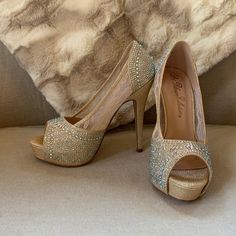 Beautiful Shoes For A Sparkly Dress. 5" Heel With 1" Platform. Never Worn. Size 6.5 But More Like Size 6. Party Heels, Sparkly Dress, Heels Pumps, Beautiful Shoes, Pumps Heels, Shoes Women Heels, Shoes Heels, Pumps, Size 6