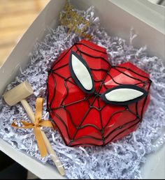 Smash heart de spidermen Chocolate Heart With Hammer For Him, Spiderman Breakable Heart, Smashable Heart Chocolate Ideas, Smash Hearts Ideas, Chocolate Heart Box Ideas, Spider Man Breakable Heart, Smash Heart Chocolate Ideas, Smashable Heart Chocolate, Breakable Heart Ideas