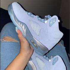 Never Been Worn Brand New Air Jordan 5 Retro Blue Bird Women’s Size 7. Brand New With Box In Perfect Condition. Womens Air Jordan 5, Air Jordan 5 Women, Air Jordan 5 Racer Blue, Jordan 5 Outfits Womens, Air Jordan 4 Outfit Women, Blue Chill Jordan, Blue Jordans Outfit, Jordan 4 Outfit Women, Jordan 5 Outfit