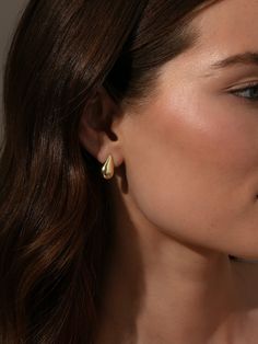 These Teardrop Stud Earrings are the ultimate cool girl accessory. Coming in gold and silver, these statement earrings will effortlessly pair with anything in your jewelry collection. For an ear stack our stylists can’t stop wearing, pair these teardrop earrings with a pair of huggie earrings. Chic Tarnish-resistant Teardrop Jewelry, Tarnish Resistant Teardrop Hoop Earrings, Chic Teardrop Hoop Earrings For Gift, Classic Drop Wrap Earrings For Pierced Ears, Modern Teardrop Earrings With Crown, Classic Drop Wrap Earrings, Chic Tarnish Resistant Teardrop Earrings For Gift, Classic Teardrop Single Hoop Earring, Trendy Pearl Drop Earrings For Everyday