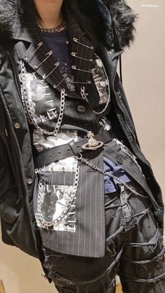 Punk Fancy Outfit, Electropunk Fashion, Visual Kei Mens Fashion, Vkei Outfits Masc, Formal Punk Outfits, Vkei Clothing, Punk Formal Outfit, Visual Kei Fashion Men, Visual Kei Fashion Outfits