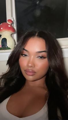 Bad B Makeup Looks, Light Pink Prom Dress Makeup, Teenage Makeup Looks, Birthday Party Makeup Looks Simple, Makeup For Pink Prom Dress, Clean Bridesmaid Makeup, Sultry Soft Glam Makeup, Simple Makeup For Birthday, Hoț Girl Makeup