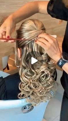 Bride Hair Long Down, Hairstyles For Mother Of Bride, Hair Styles For Mother Of The Bride, Half Back Hairstyles, Long Hair Wedding Styles All Down, Mother Of The Bride Hair Half Up, Side Swept Wedding Hair, Peinados Elegantes Sueltos, Curl Long Hair