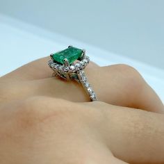 Luxury Dazzling Emerald Ring, Luxury Dazzling Green Emerald Ring, Luxury Hand-set Green Emerald Ring, Luxury Faceted Emerald Rings, Luxury Polished Emerald Ring, Elegant Style, Emerald Ring Engagement Diamond, Natural Emerald Rings, Gold Promise Rings, Golden Ring