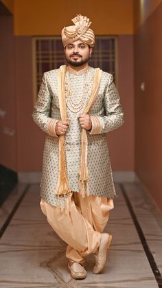 Wedding Stills Boy, Groom Poses In Sherwani, Wedding Groom Poses Indian, Marriage Poses Singal, Dulha Closeup Pose, Servani Pose, Boy Single Photo, Marriage Single Pose, Boys Single Poses Wedding