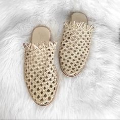 Nwt Free People Mirage Cayne Woven Flat Slip On Sandal Summer Slip-on Mules With Woven Sole, Spring Woven Leather Flat Mules, Summer Closed Toe Mules, Flat Woven Leather Mules For Spring, Spring Flat Woven Leather Mules, Synthetic Closed Toe Mules For Vacation, Summer Woven Mules, Spring Woven Leather Mules, Gold Slip-on Mules For Vacation