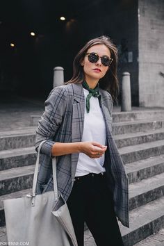 Back to work Basic White Tee, Elegante Casual, Checked Blazer, Looks Street Style, Looks Black, Looks Chic, Blazer Outfits, Plaid Blazer