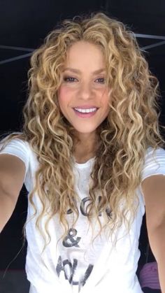 Shakira Hair, Hair Upstyles, Cute Curly Hairstyles, Curly Bob Hairstyles, Curly Hairstyles, Curly Girl