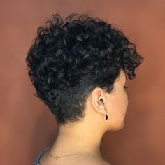 Pixie Cut Curly Hair, Short Curly Cuts, Curly Pixie Hairstyles, Curly Pixie Haircuts, Bob Haircut Curly, Curly Hair Photos, Short Curly Haircuts, Penteado Cabelo Curto, Short Natural Hair Styles