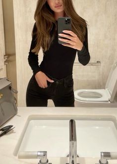 Rich Mom Outfits, Spiegel Selfie, Rich Mom, Chique Outfit, Foto Baby, Autumn Outfits, Stockholm Fashion, Winter Fits, Aesthetic Outfit