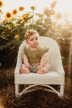 PLEASE TAKE THE TIME TO FAMILIARIZE YOURSELF WITH CURRENT PROCESSING TIMES, AS WE ARE A CUSTOM MADE BOUTIQUE  Full of color and fun, this set is PERFECT for your little one! This is the headband to make your photoshoot even more magical! This is created on a nylon band, so it has a great fit for a variety of sizes-- however, as always, it is important to remember that colors from monitors can vary as can sizing, so always reach out if you are worried about color or fit so we can give you a bette Sunflower Cake Smash, Sunflower 1st Birthday, Sunflower First Birthday, Birthday Sunflower, Lila Party, Sunflower Birthday, Sunflower Headband, Sunflower Photography