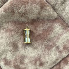 Vintage 14k Gold Sandclock Pendant In Very Good Condition Timeless Jewelry With Gold Clasp As Gift, Timeless Jewelry For Gifts, Yellow Gold 14k Diamond-accented Jewelry, 14k Yellow Gold Jewelry With Diamond Hour Markers, Clock Antique, Sand Clock, Yellow Gold Color, Gold Yellow, Resin Jewelry