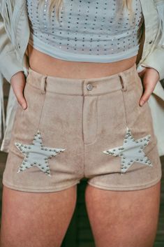 Star Patchwork, Star Shorts, Suede Shorts, Nashville Outfits, Thrifted Outfits, Bachelorette Trip, Country Concert Outfit, Fringe Jacket, Western Belts