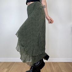 Bohemian Steampunk skirt - a fusion of floral beauty and asymmetrical style Crafted from fluid fabric, our Bohemian Steampunk skirt allows for freedom of movement and comfort, ensuring you look and feel elegant. The green skirt boasts intricate floral patterns, adding a touch of natural beauty to your Steampunk ensemble. The asymmetrical design offers a modern twist to classic Steampunk style while hugging your curves with grace. Features and size chart: Material: soft polyester High-waisted Col Streetwear Skirt, Green Midi Skirt, Fairycore Clothes, Asymmetrical Midi Skirt, Midi Skirt Pattern, Floral Print Midi Skirt, Skirt Y2k, Skirts Midi High Waisted, Long Skirts For Women